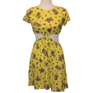 NWT Love Fire Short sleeve Floral Yellow Mini Dress Women Size M Medium